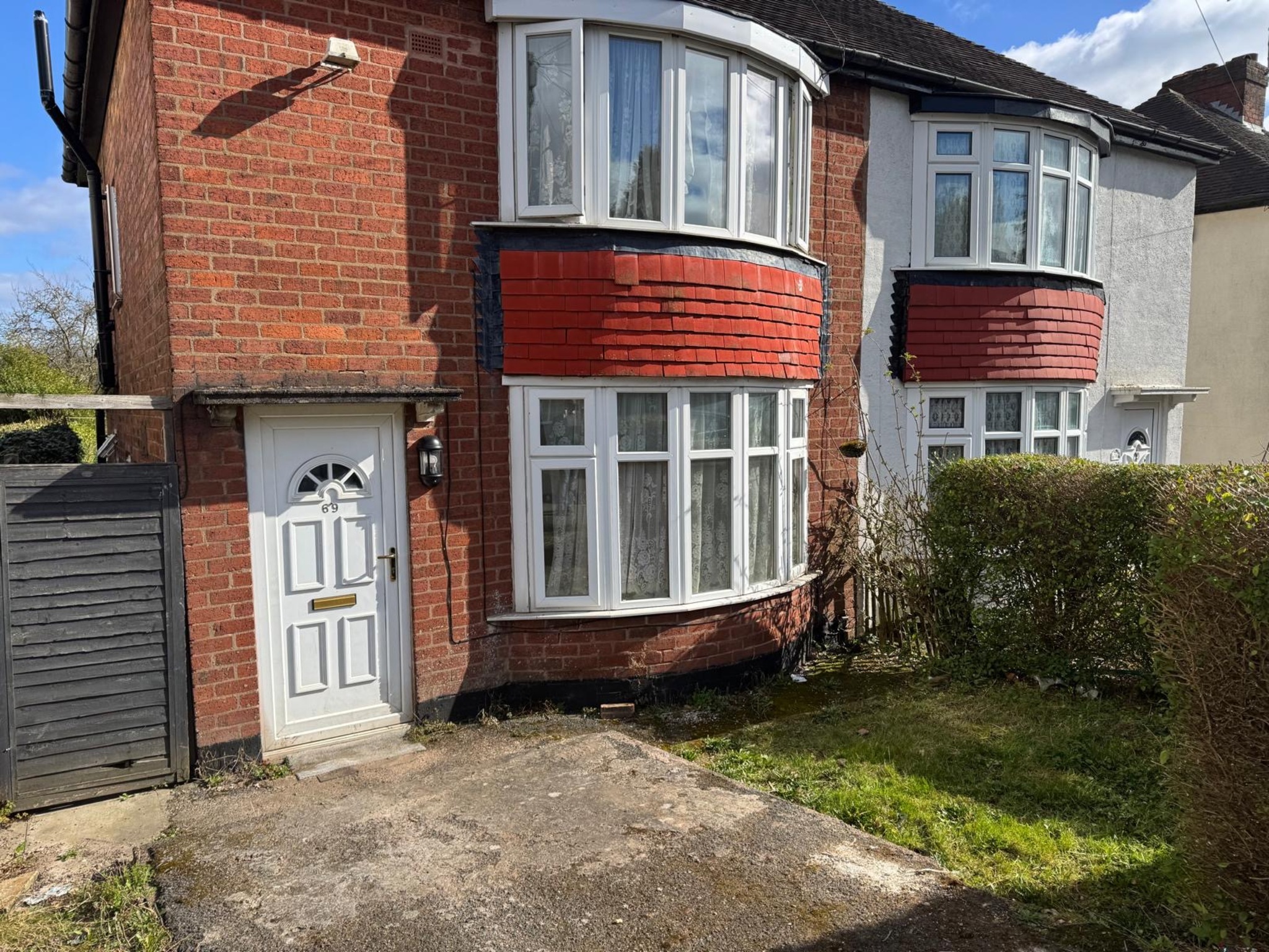 2 bedroom Semi-Detached To Let