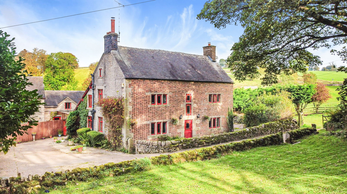 6 bedroom  For Sale