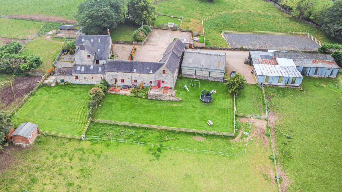 6 bedroom Barn Conversion For Sale