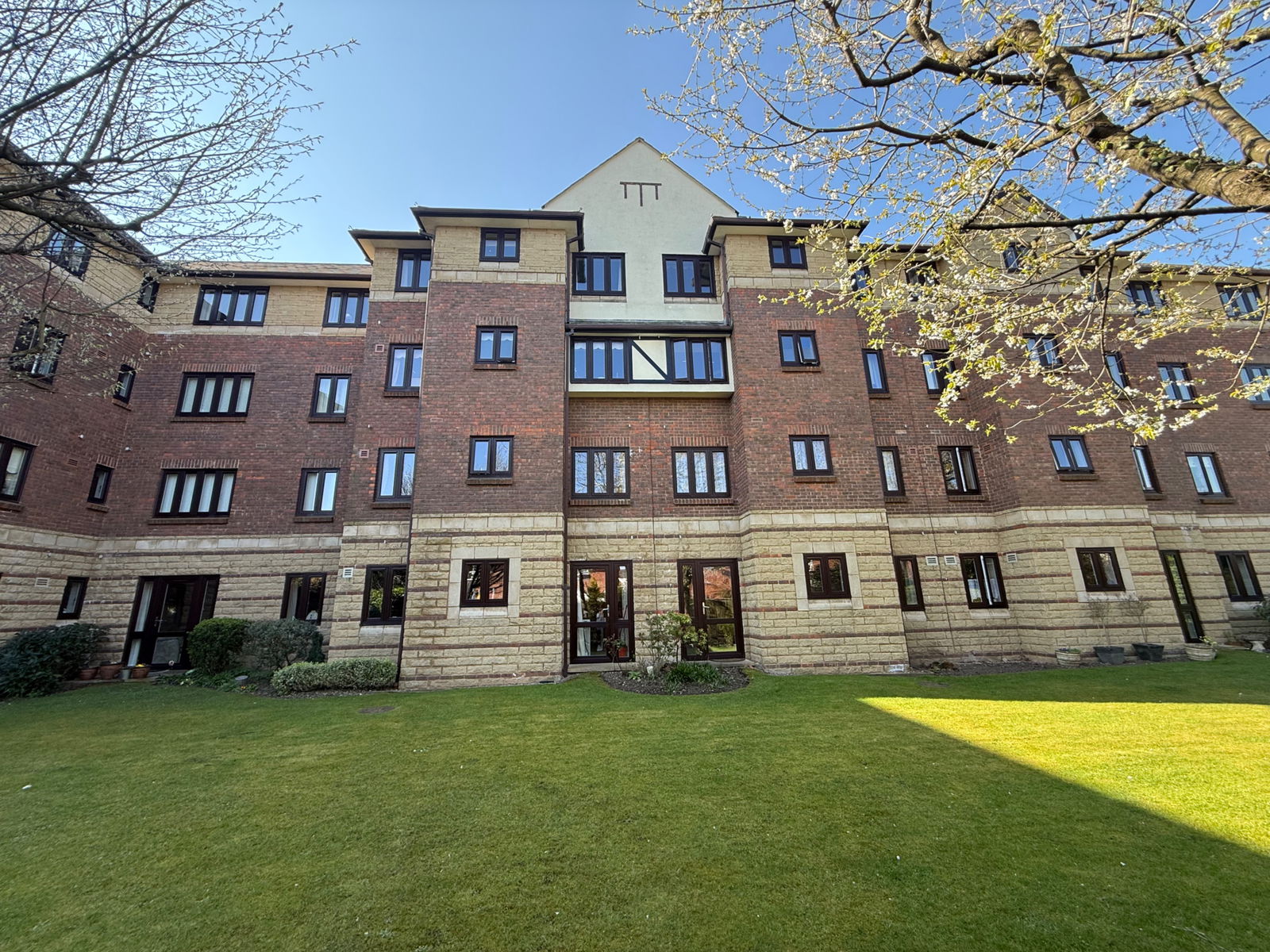 1 bedroom Apartment For Sale