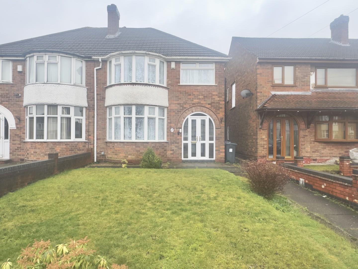 3 bedroom Semi-detached house Let