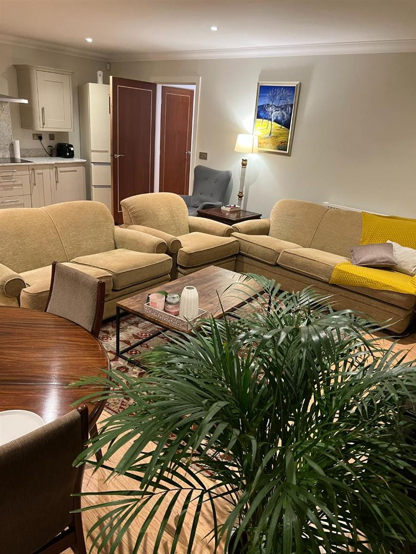 2 bedroom Apartment To Let