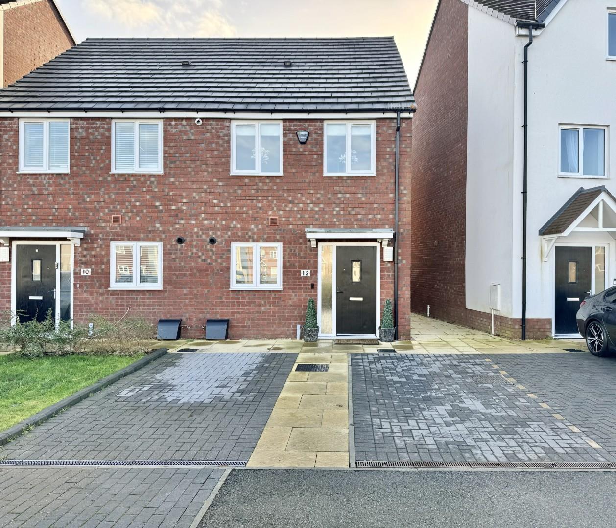 2 bedroom Semi-detached house SSTC