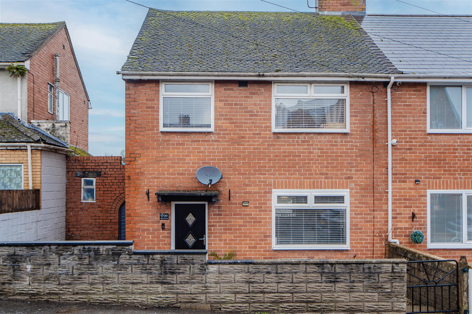 3 bedroom Semi-detached house SSTC