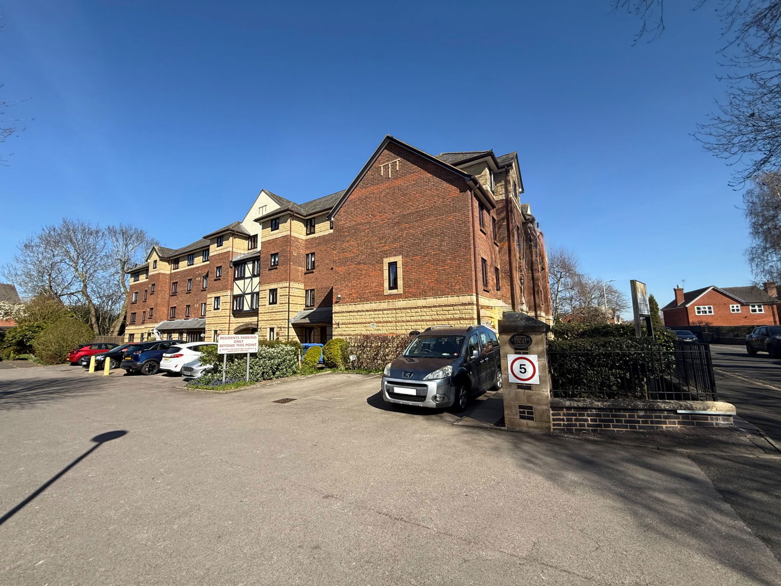 1 bedroom  For Sale