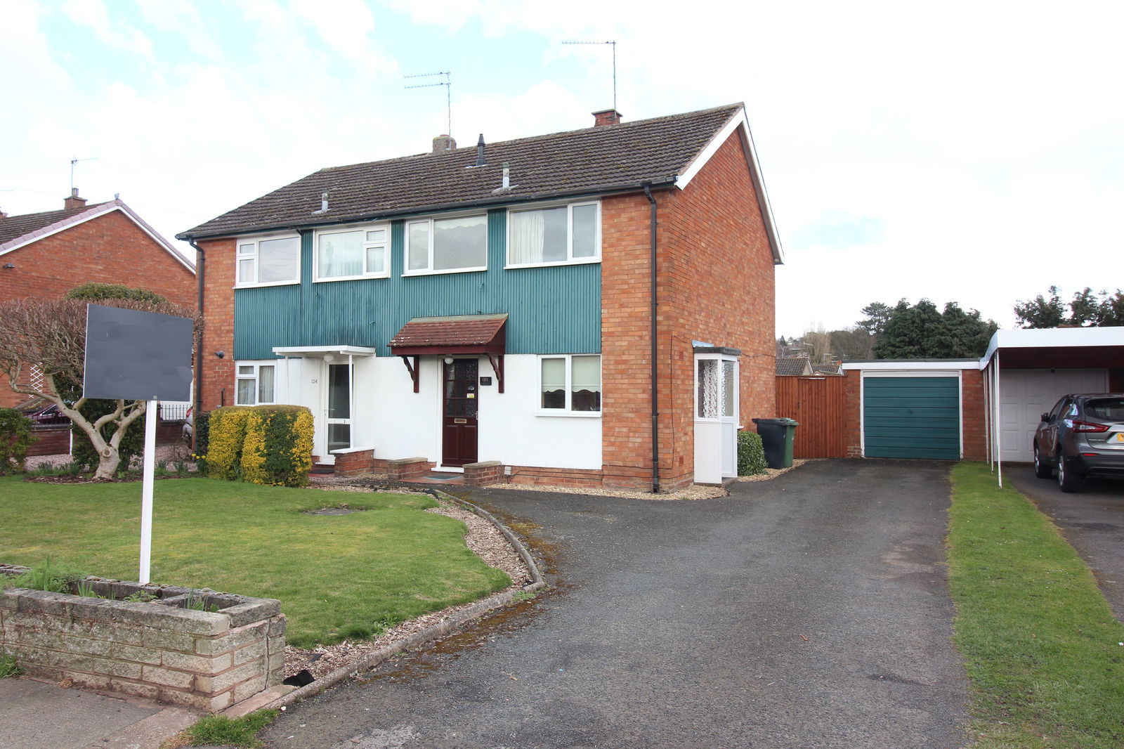3 bedroom Semi-Detached For Sale