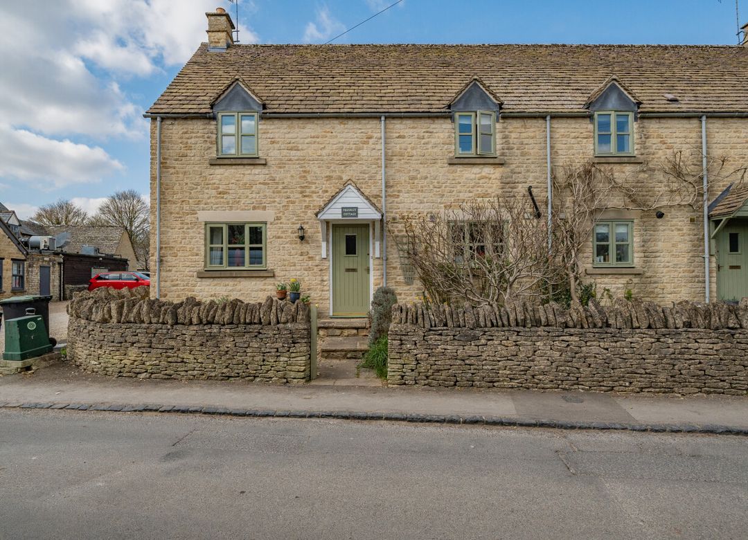 4 bedroom Property For Sale