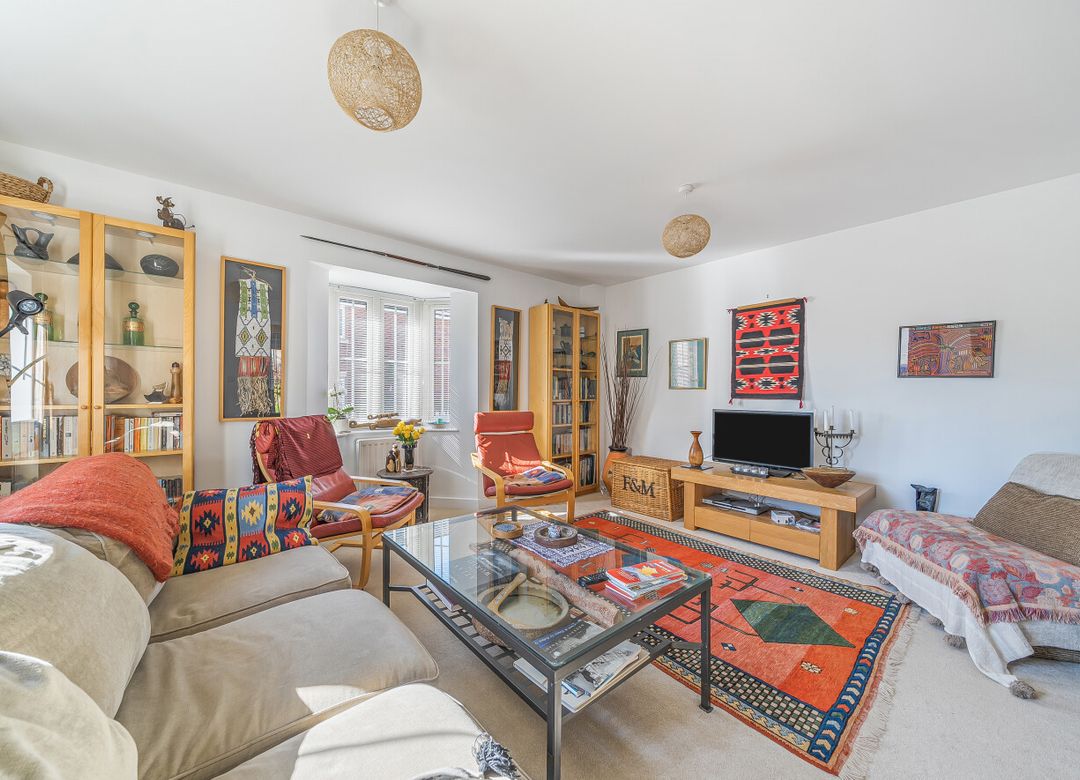 3 bedroom Semi-detached house Sold