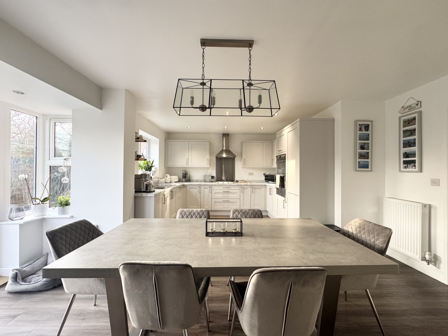 4 bedroom Detached house Under Offer