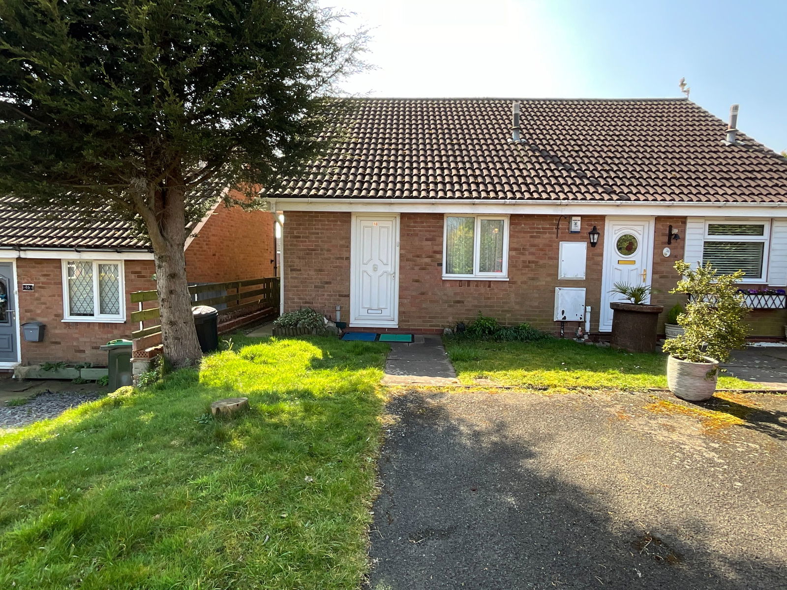1 bedroom Semi-detached house Under Offer