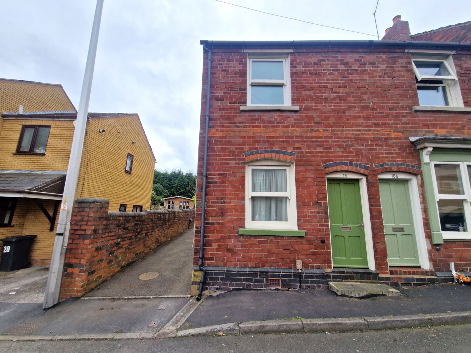 2 bedroom Terraced For Sale