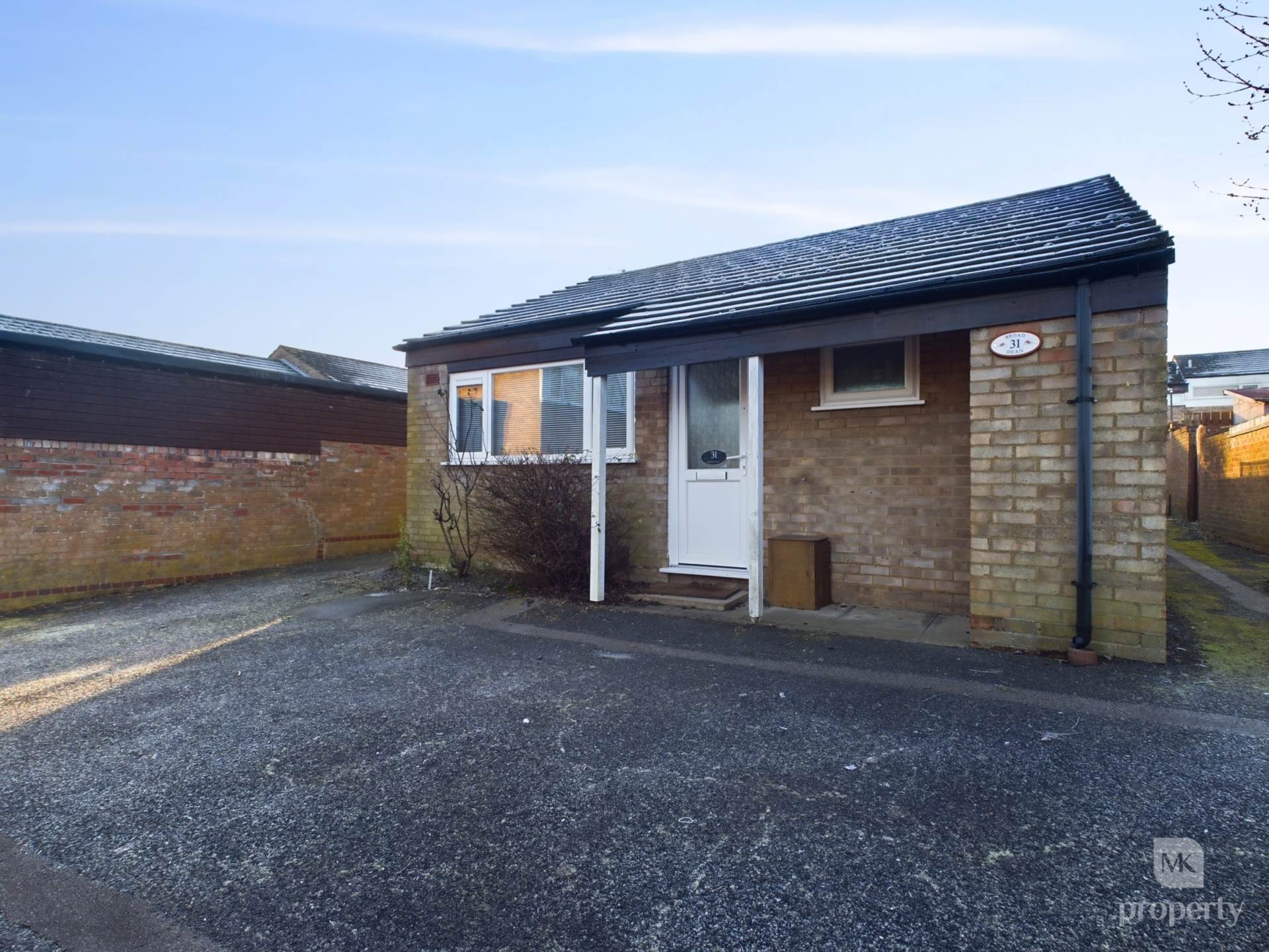 1 bedroom Detached house SSTC