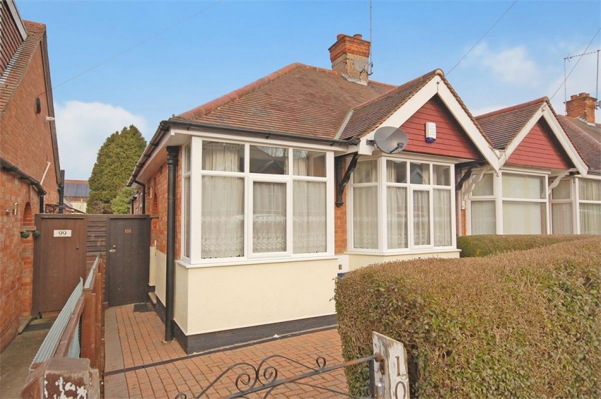 2 bedroom Semi-Detached House To Let