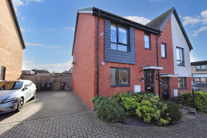 2 bedroom Semi-Detached House For Sale