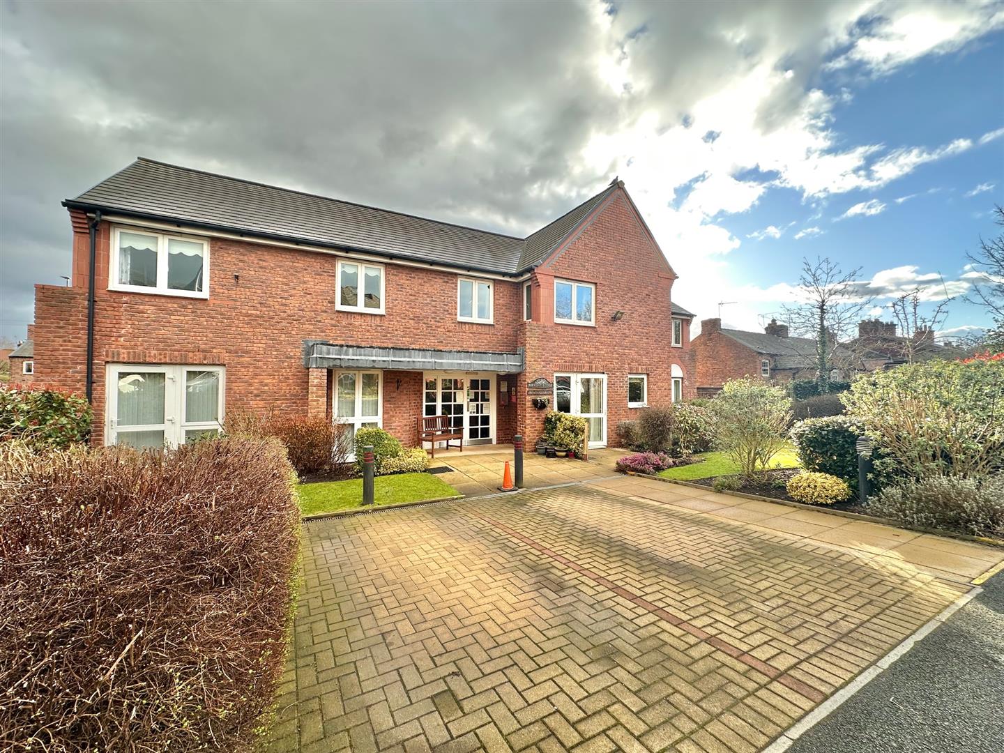 2 bedroom Apartment For Sale
