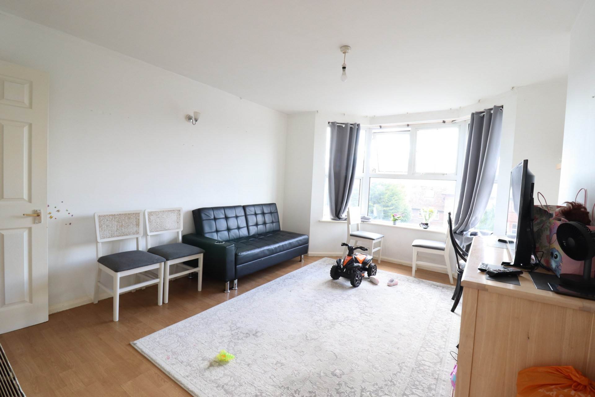 1 bedroom Flat To Let
