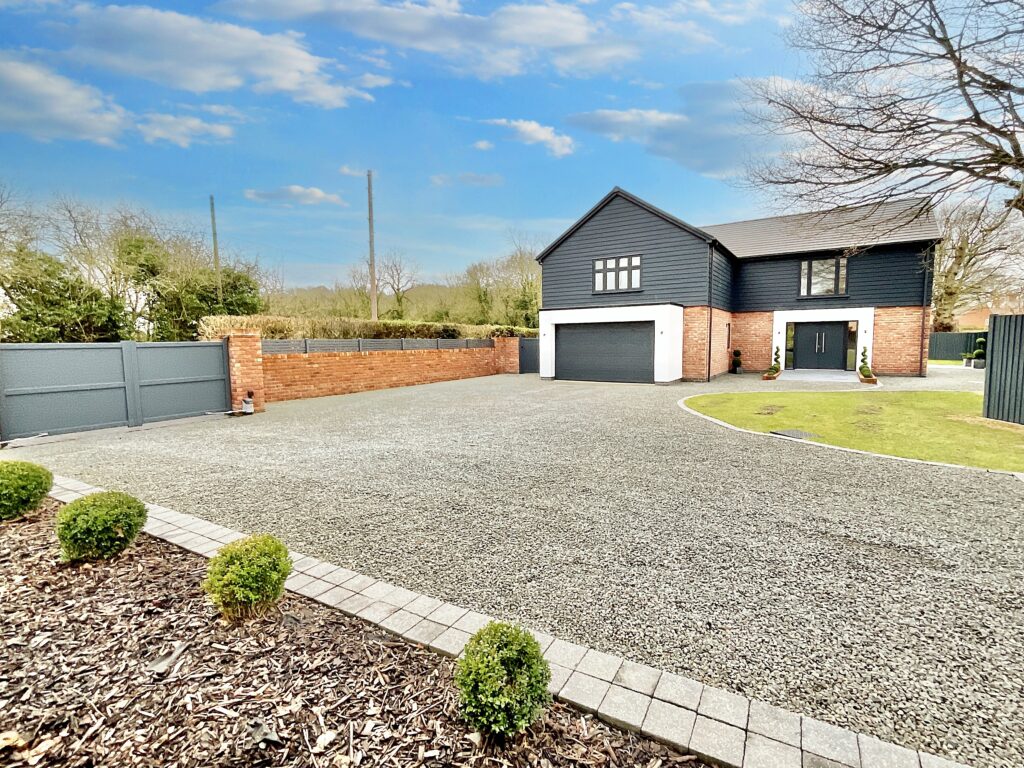 4 bedroom Detached house SSTC