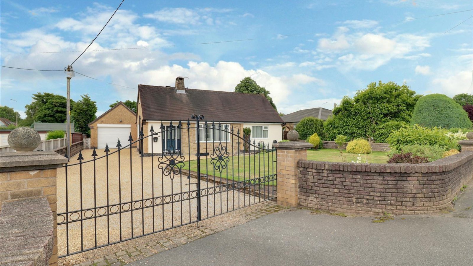 3 bedroom Detached house For Sale