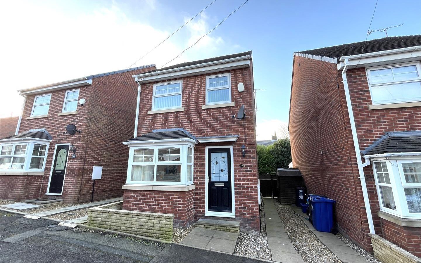 3 bedroom Detached house For Sale