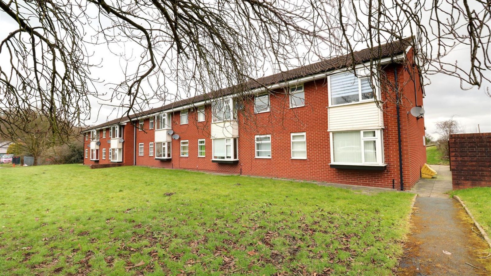 3 bedroom Apartment For Sale