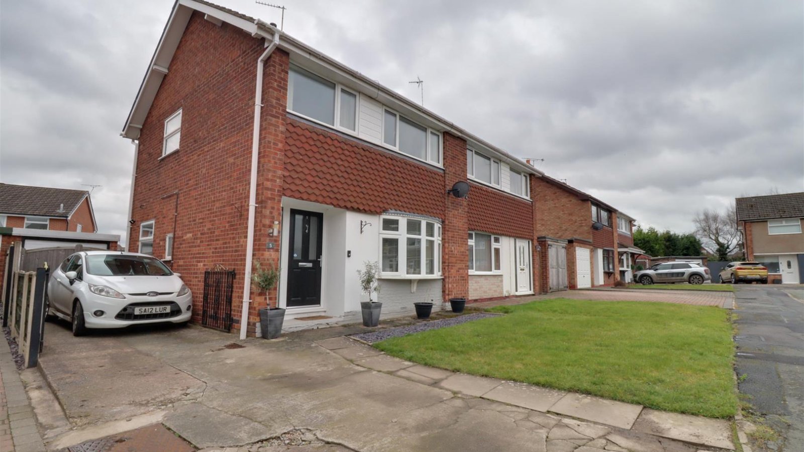 3 bedroom Detached house For Sale