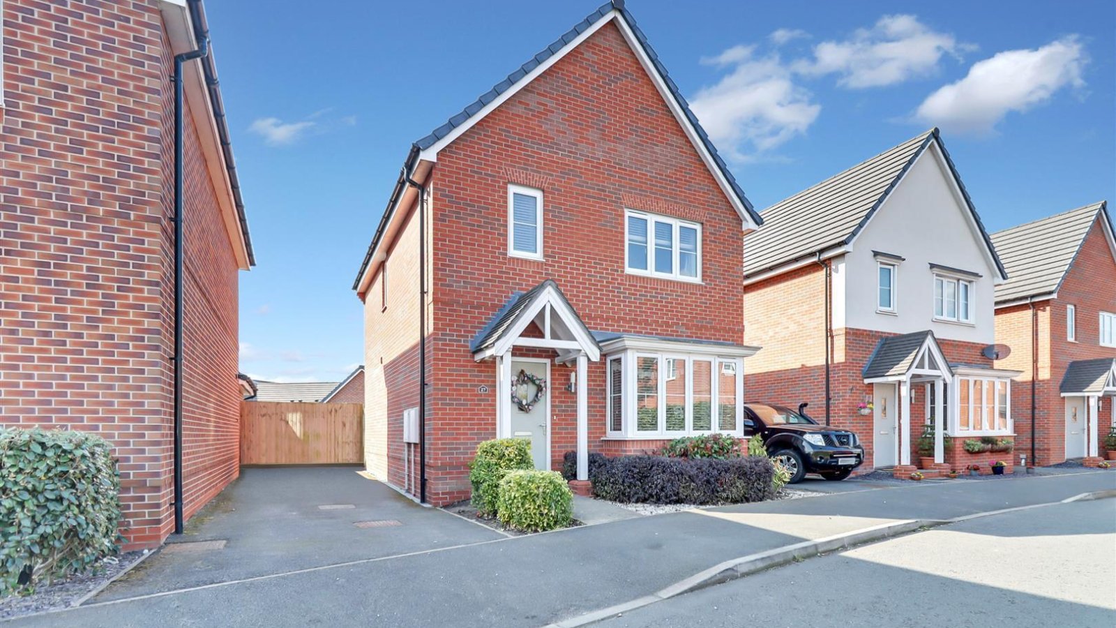 3 bedroom Detached House For Sale