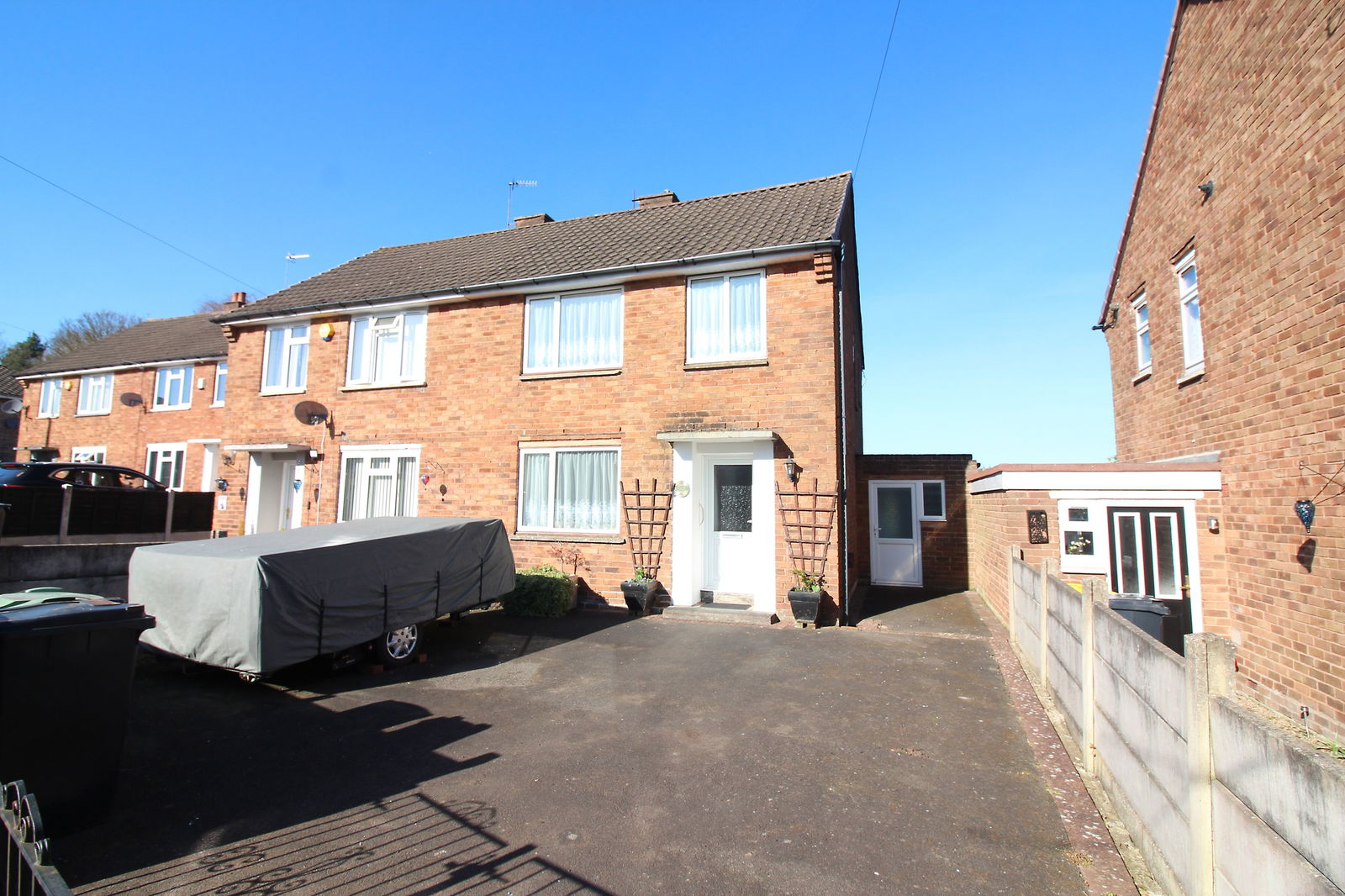 3 bedroom Semi-Detached For Sale