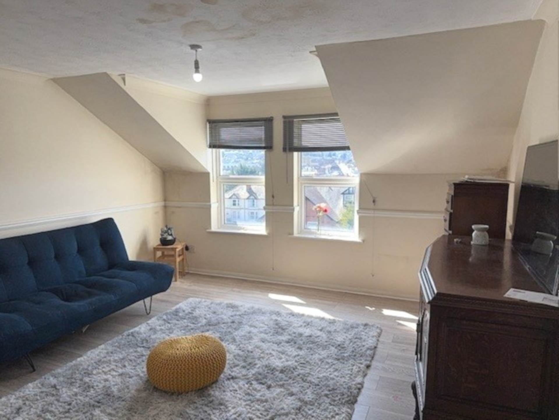 2 bedroom Flat To Let