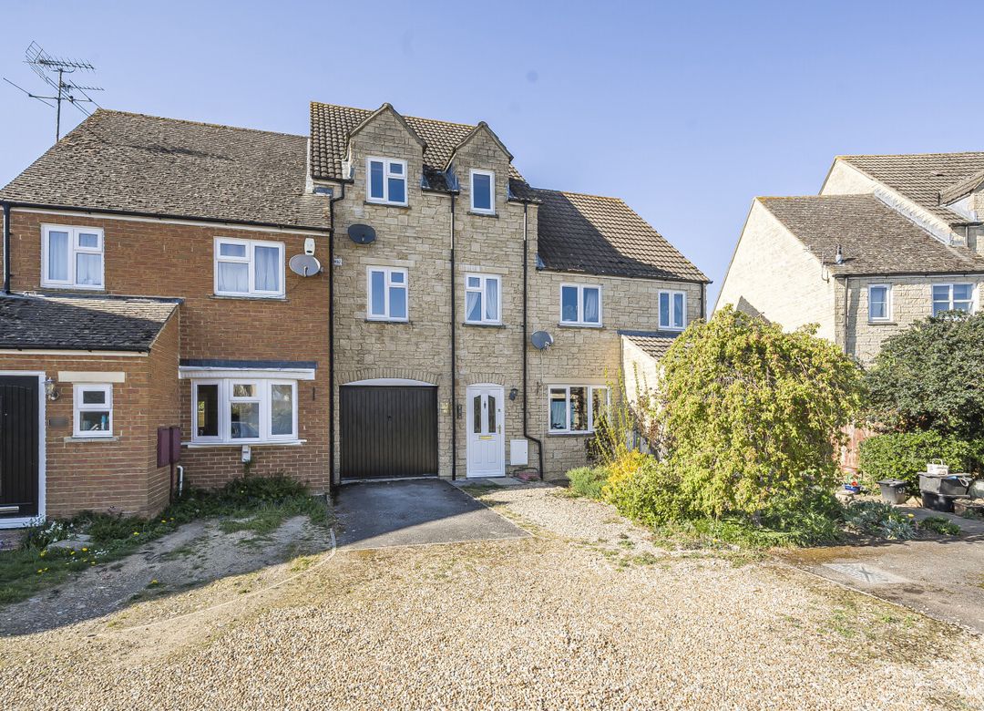 3 bedroom Property For Sale