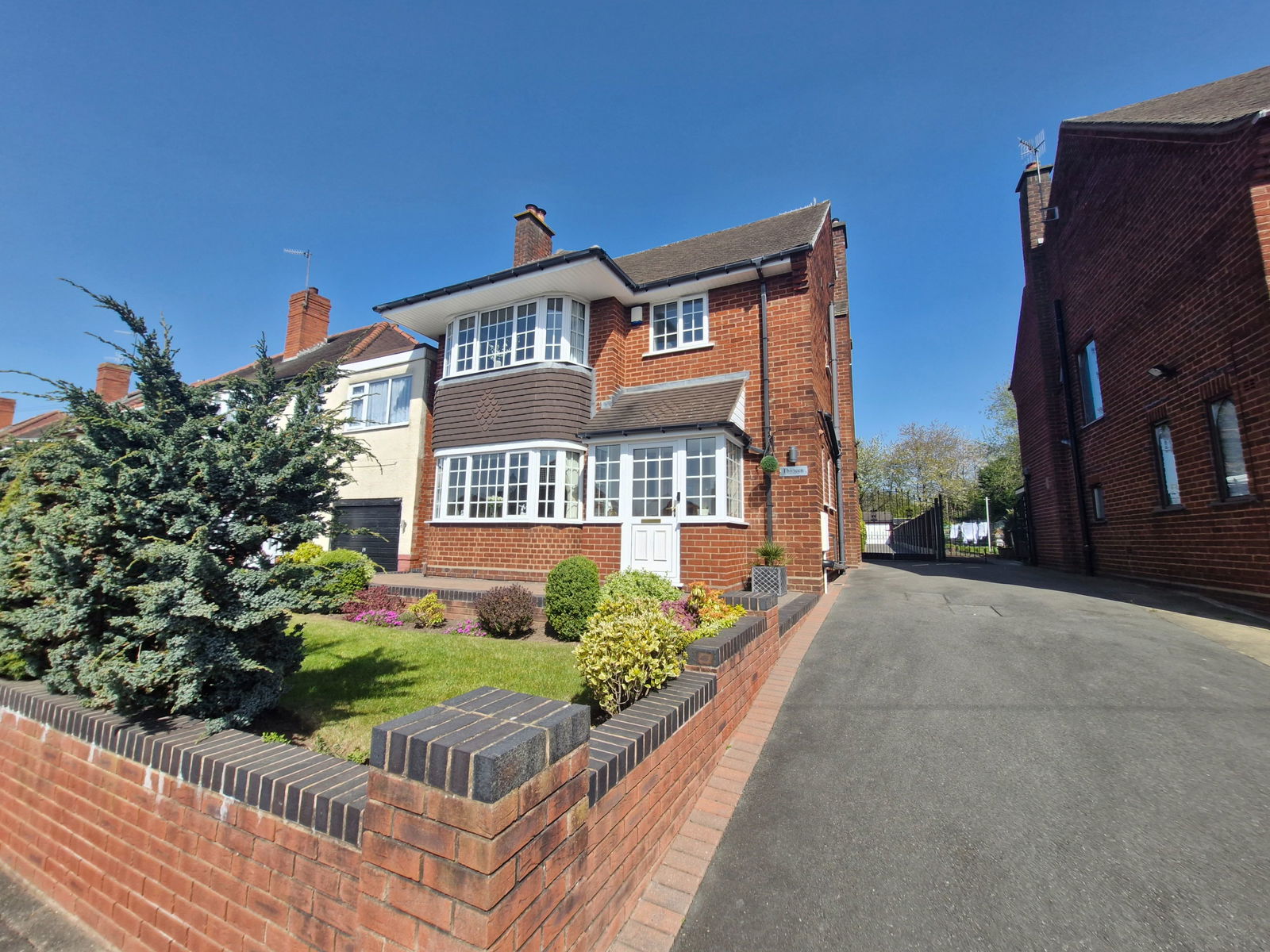 3 bedroom Detached house For Sale