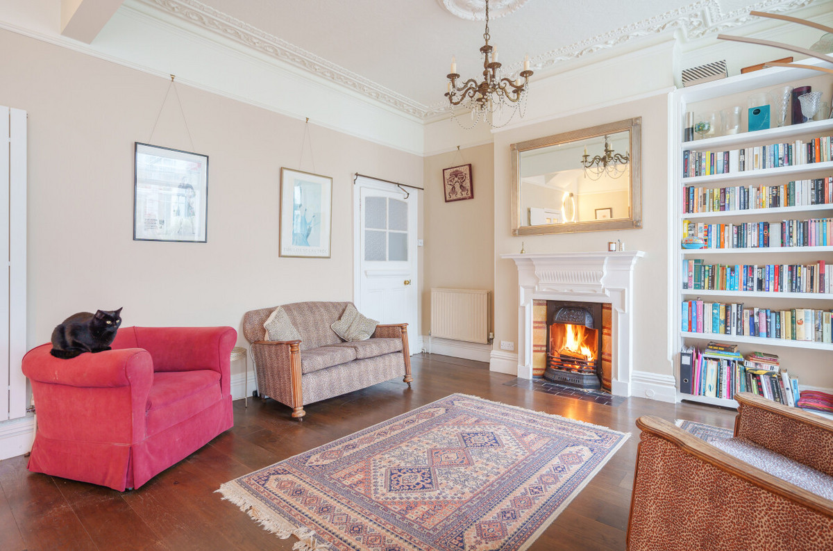 5 bedroom Semi-Detached House Sold