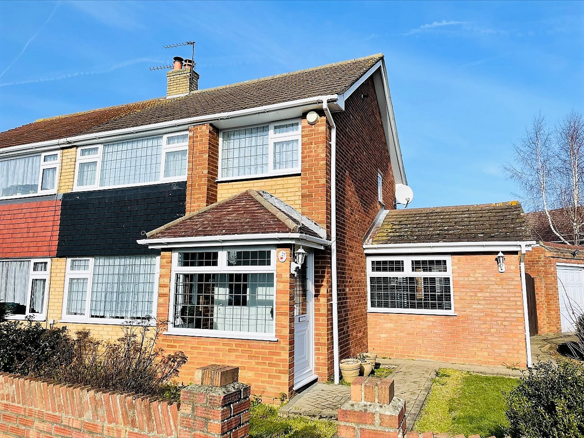 3 bedroom Semi-Detached House Sold