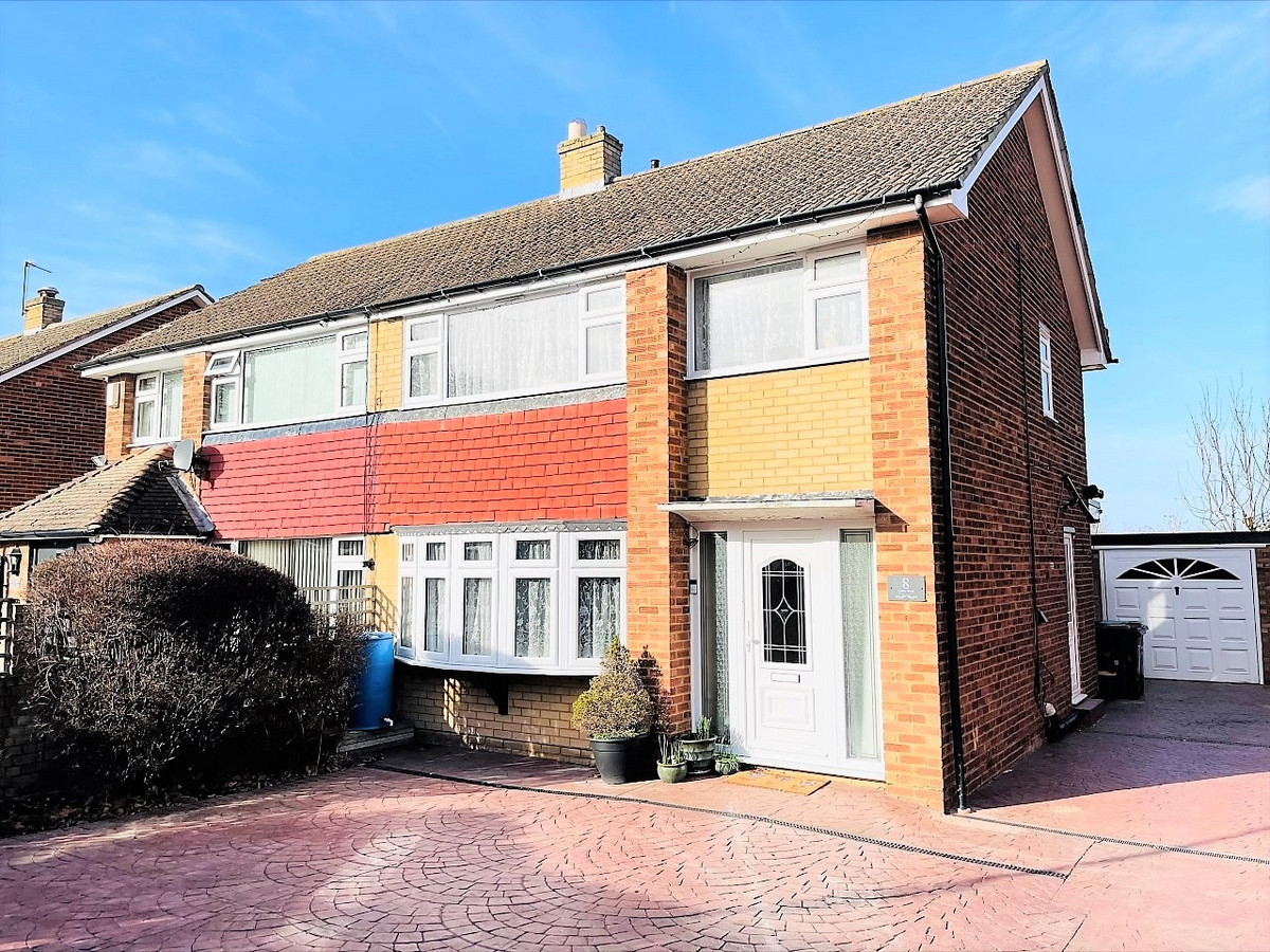 3 bedroom Semi-Detached House Sold