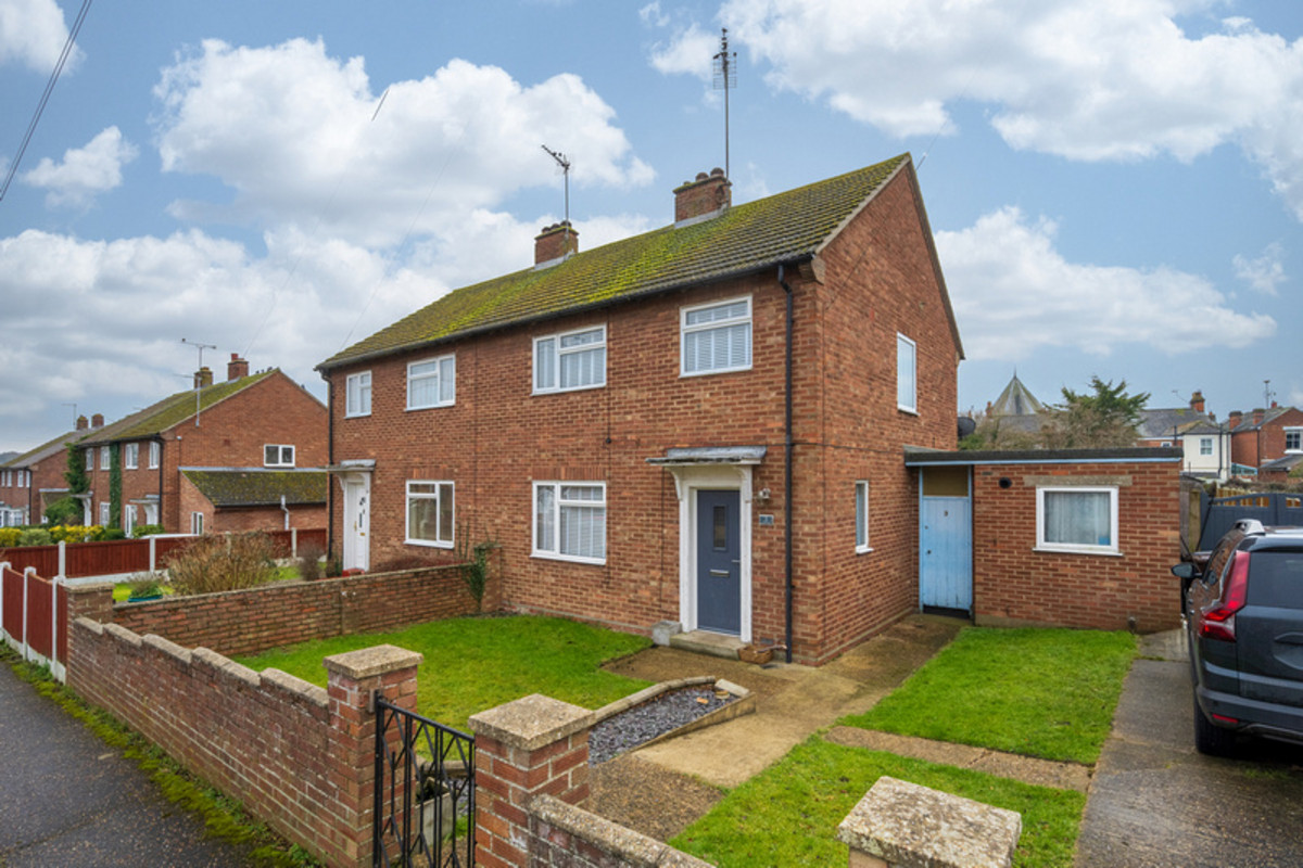 3 bedroom Semi-Detached House Sold