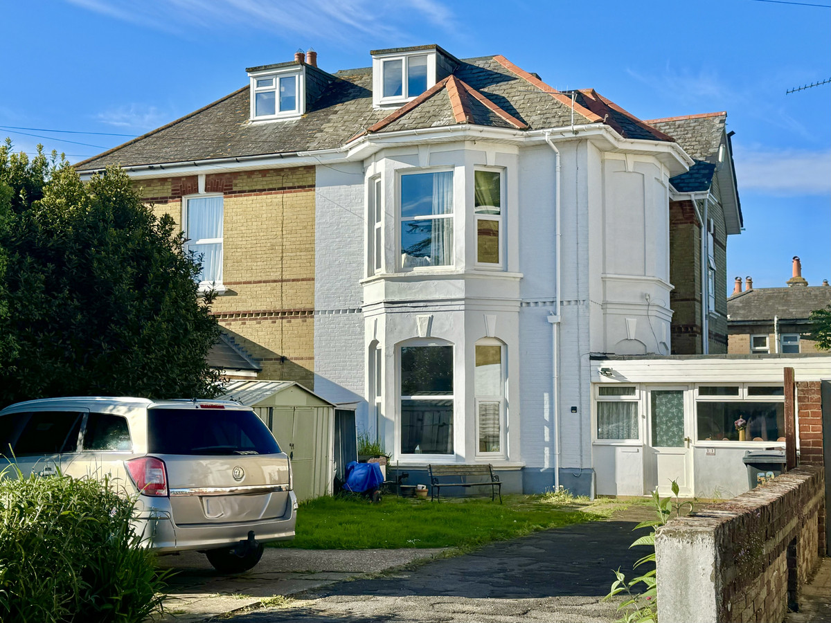 7 bedroom  For Sale
