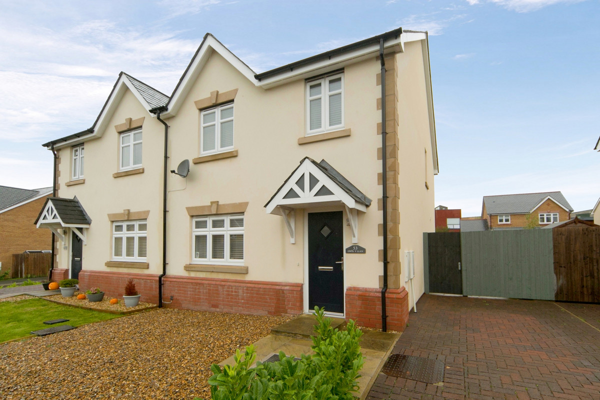 3 bedroom Semi-Detached House Sold