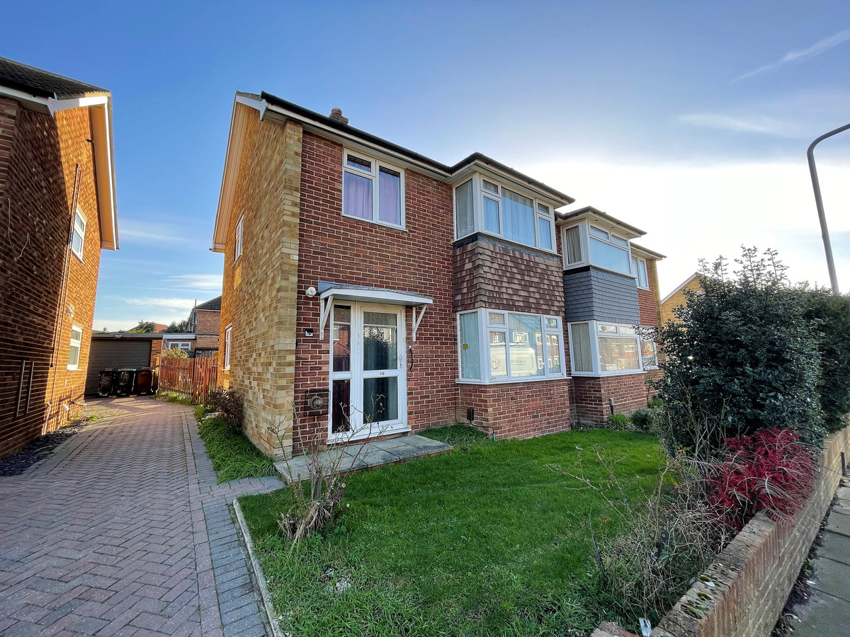 3 bedroom Semi-Detached House Sold