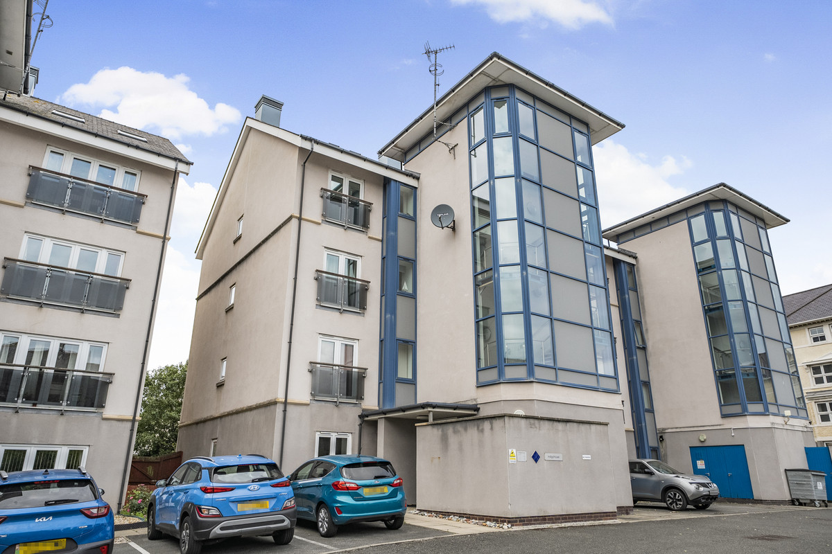 2 bedroom Apartment For Sale