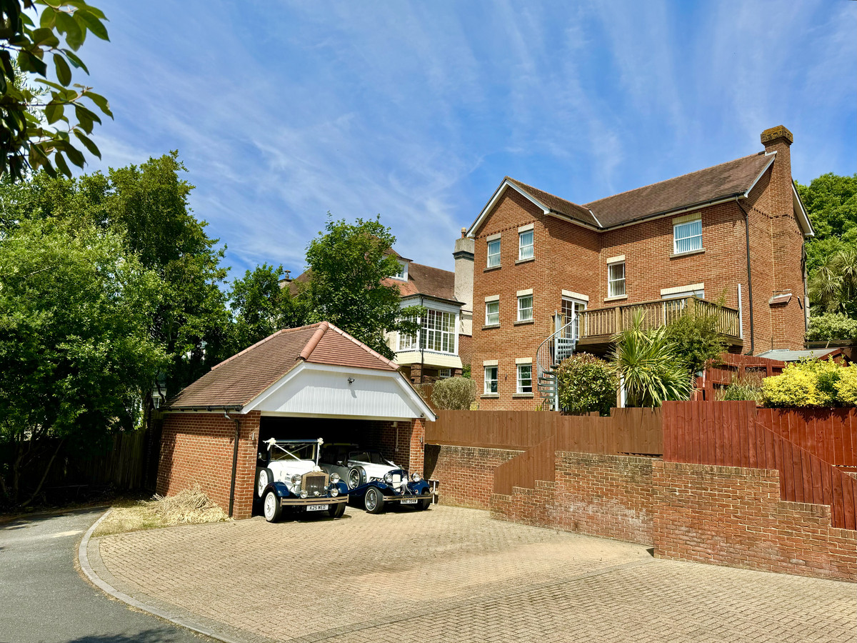 5 bedroom  For Sale
