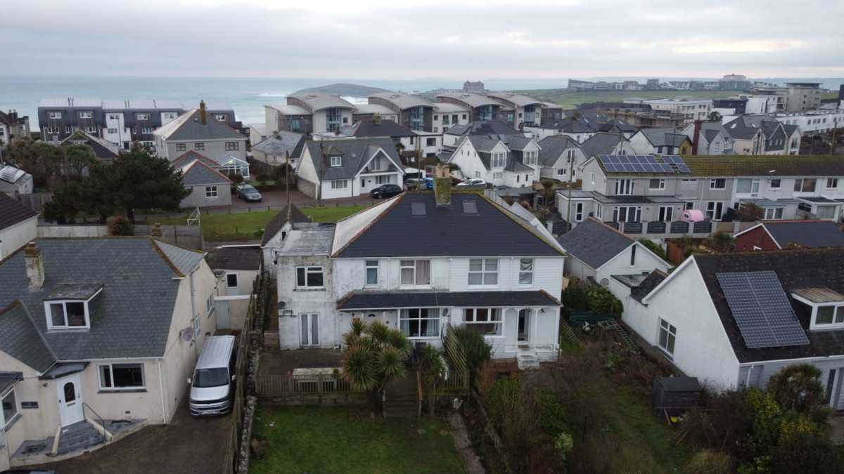 6 bedroom  For Sale