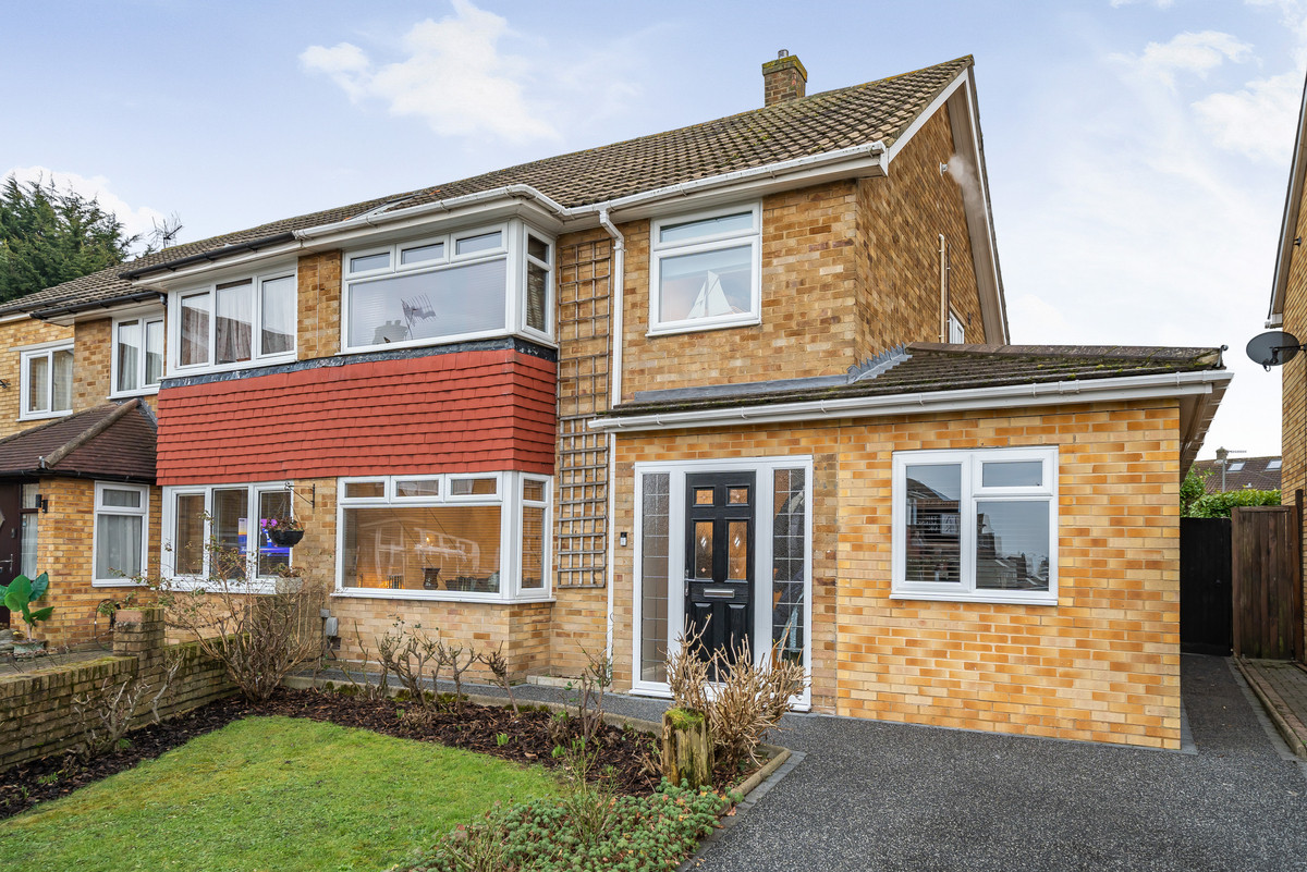 4 bedroom Semi-Detached House Sold