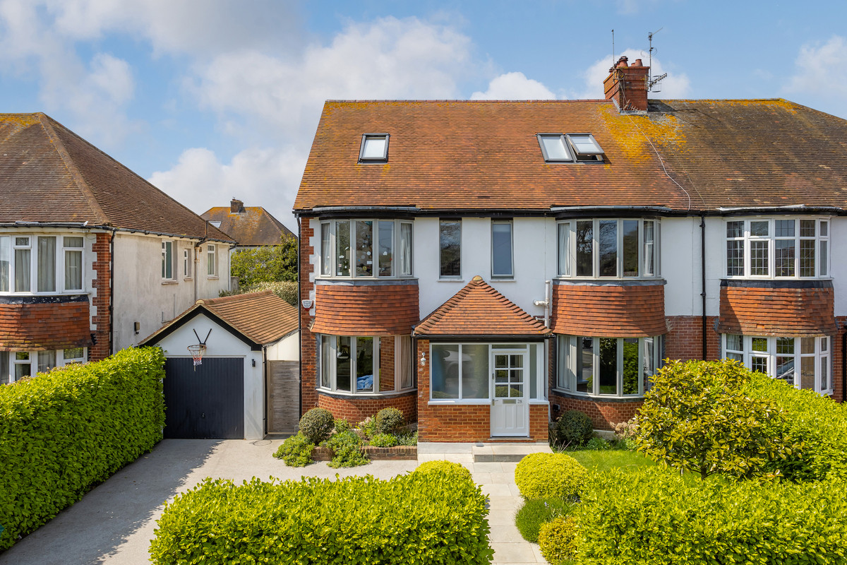 5 bedroom Semi-Detached House Sold