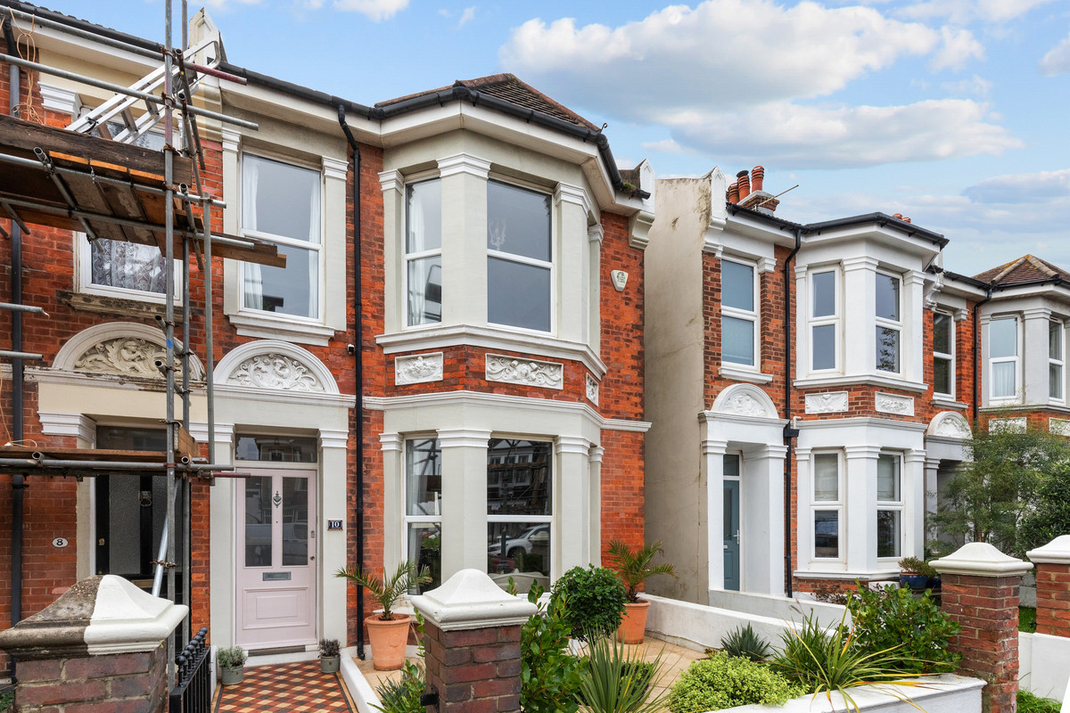 3 bedroom Semi-Detached House Sold