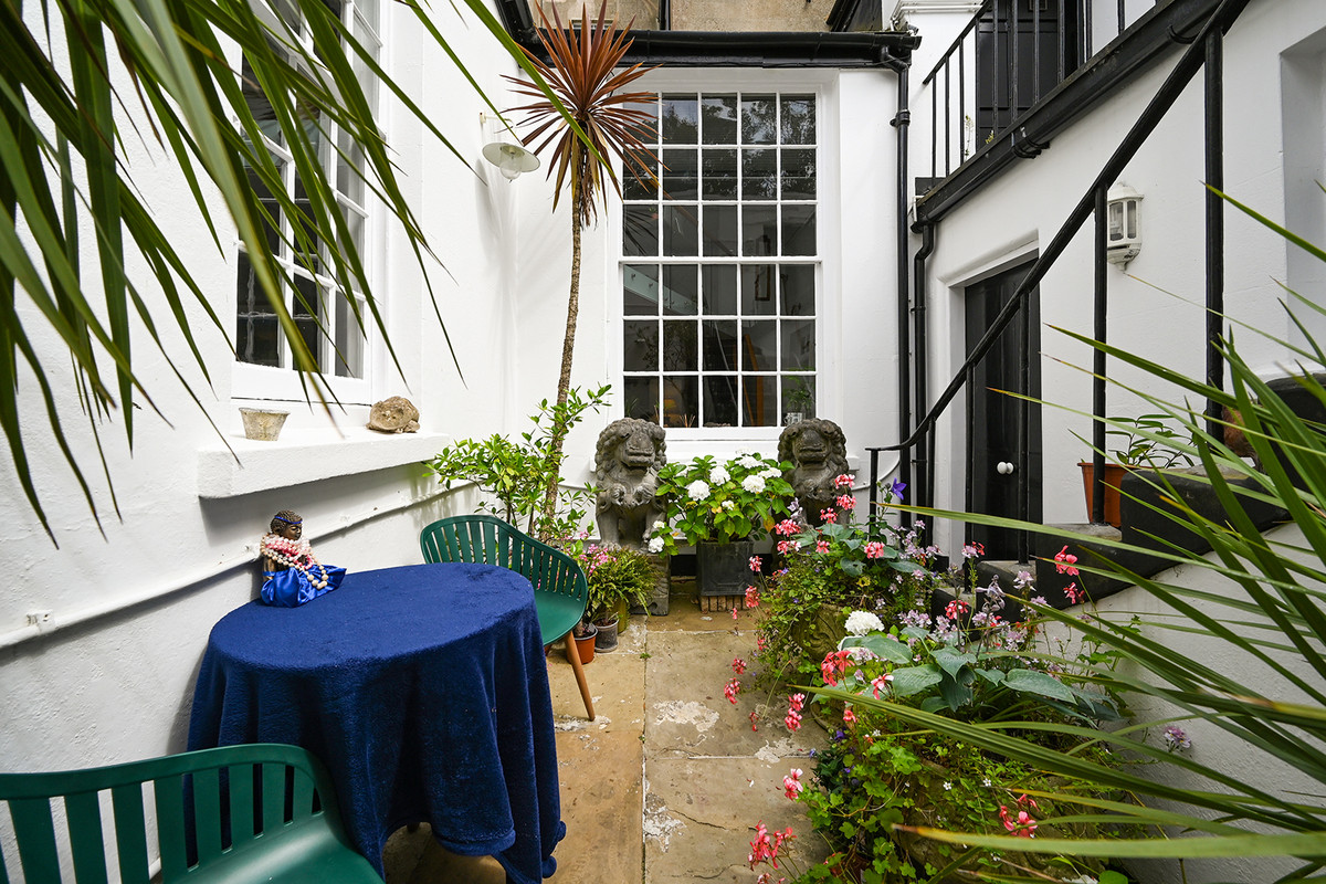 2 bedroom Detached House Sold