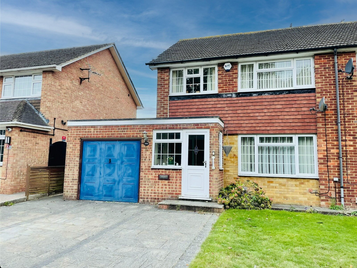 3 bedroom Semi-Detached House Sold
