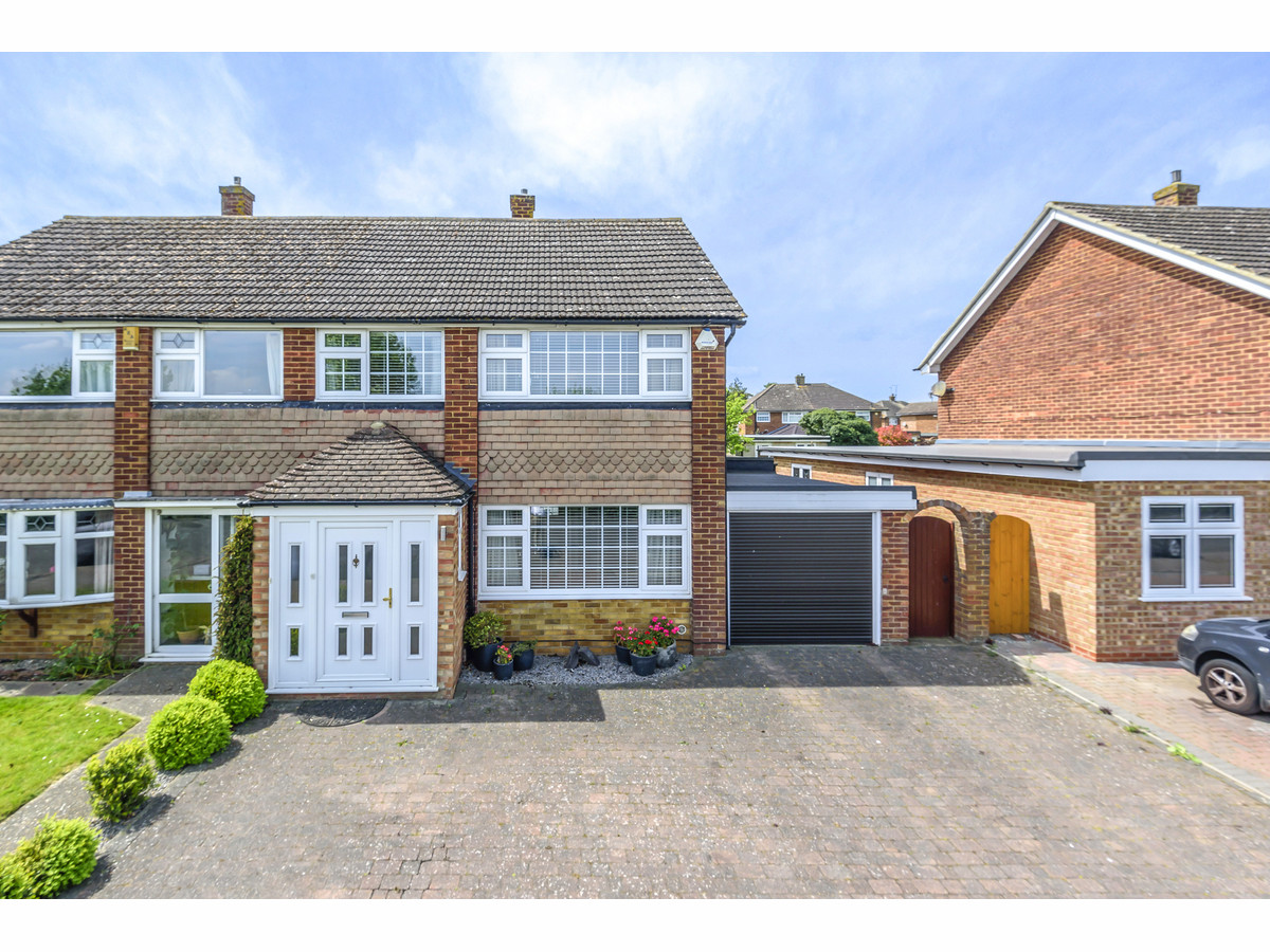 3 bedroom Semi-Detached House Sold