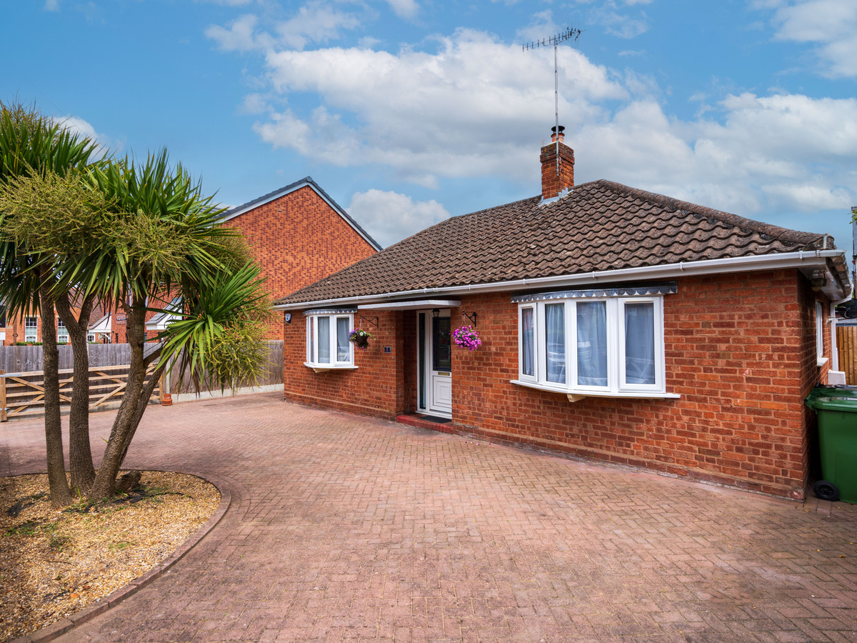 2 bedroom Detached House For Sale