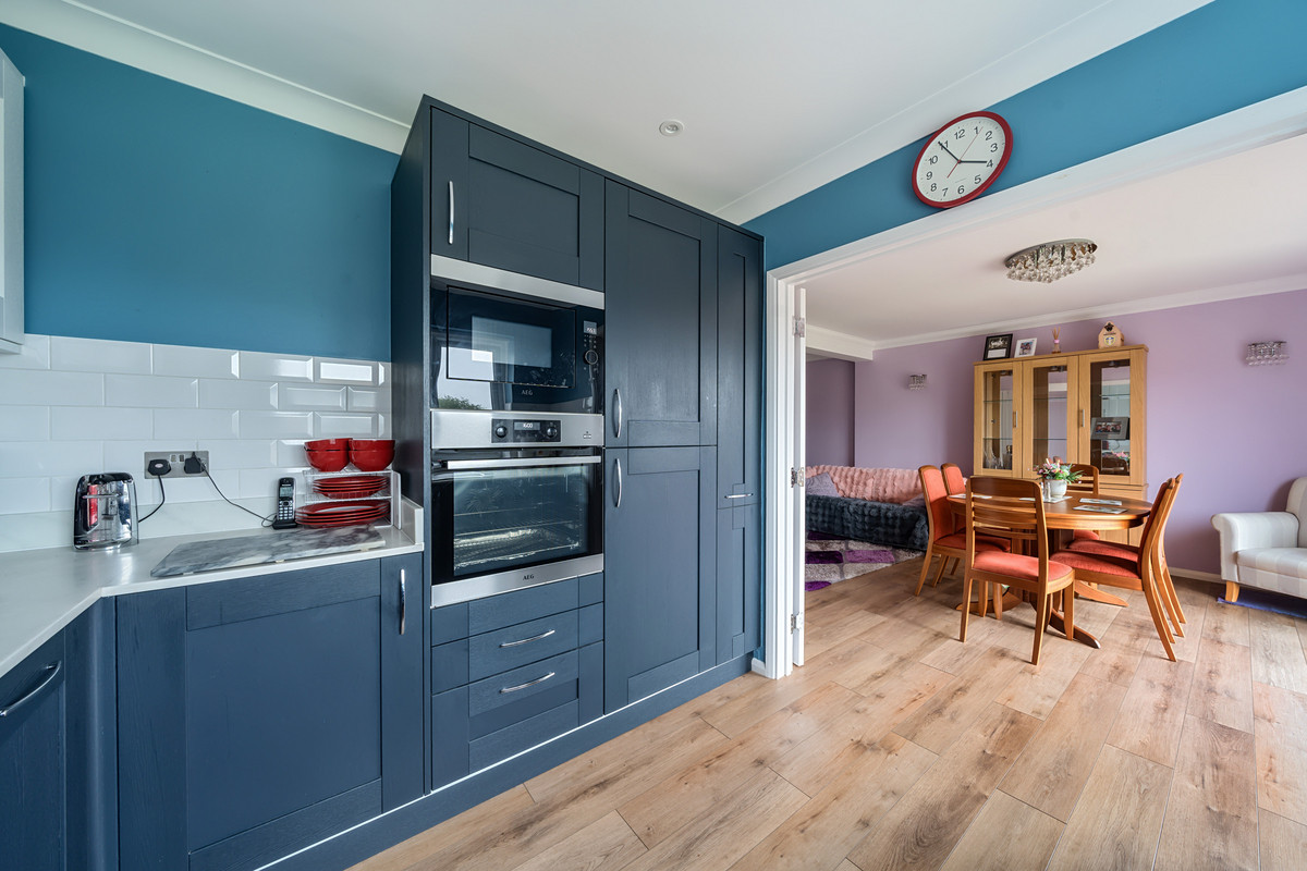 3 bedroom Semi-detached house Sold