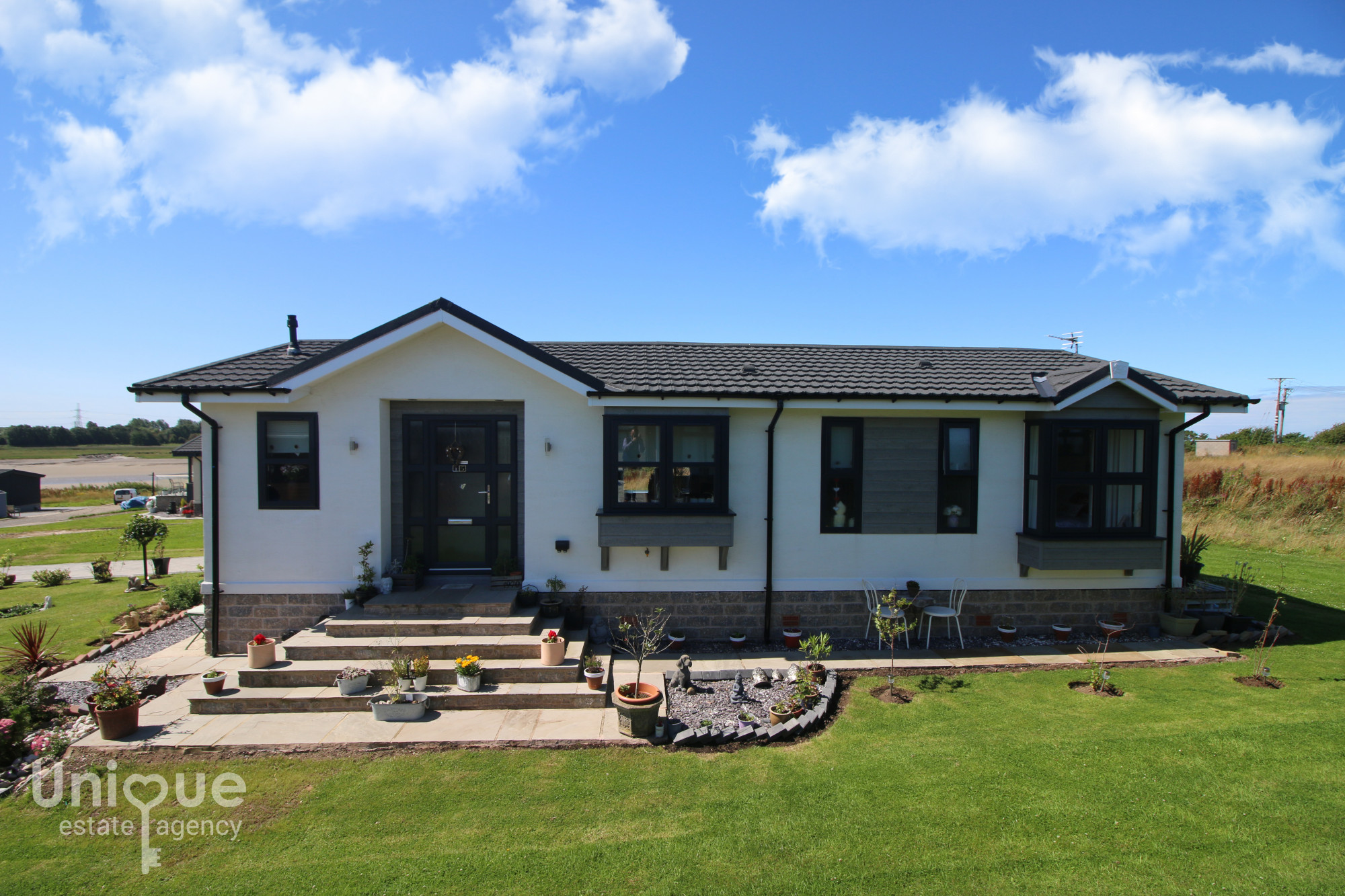 2 bedroom Detached house For Sale