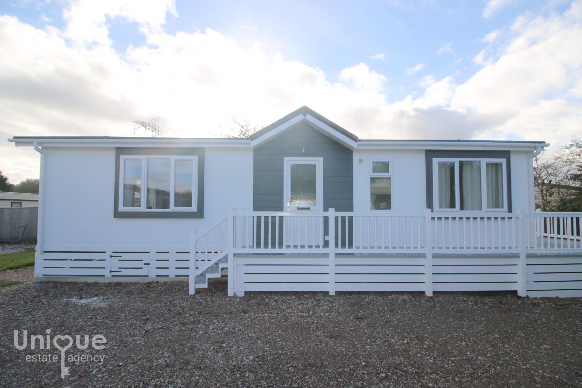 2 bedroom Lodge For Sale